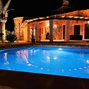 https://villa-in-strandnahe-mit-pool-jacuzzi-klima-wifi-gas-bbq.balearic-islands.net
