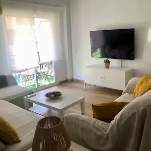 https://apartamento-torre-del-mar-1.1costadelsol.com